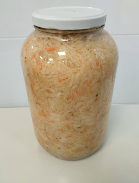 Kapusta kiszona z marchewką i kminkiem