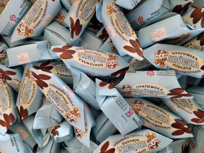 Krówka Opatowska mleczna o smaku migdałowym luzem