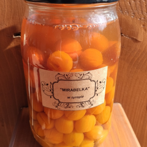 ''MIRABELKA'' w syropie
