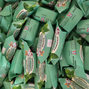 Krówka Opatowska mleczna o smaku miętowym luzem